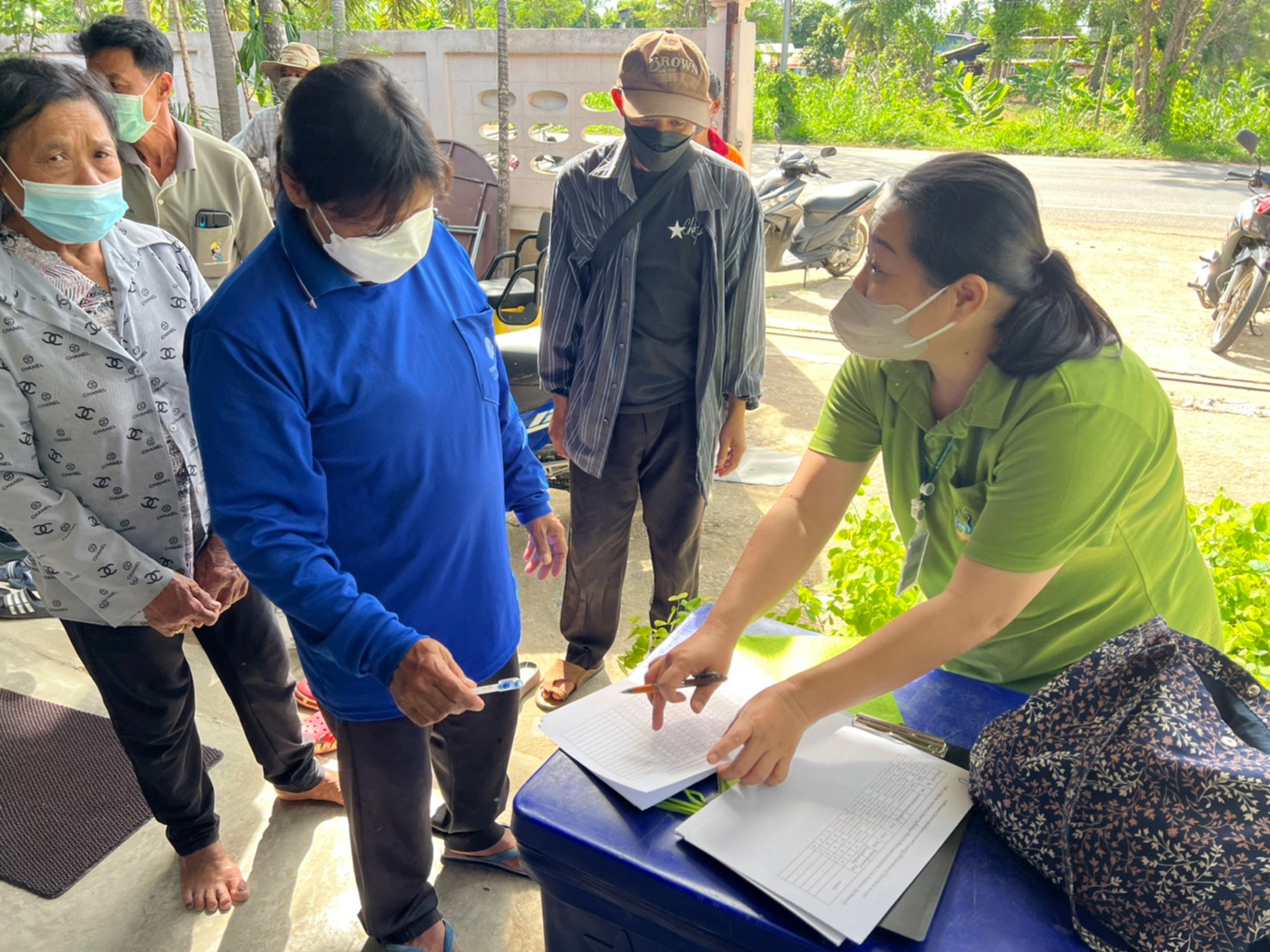 title - ส.ป.ก. เพชรบุรี ดำเนินการสนับสนุนพันธุ์ไม้ (ต้นพยูง ต้นมะม่วง และต้นสัก) ตามโครงการส่งเสริมระบบวนเกษตรในเขตปฏิรูปที่ดินจังหวัดเพชรบุรี ประจำปีงบประมาณ พ.ศ. 2565